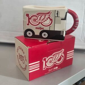 Detroit Red Wings 100th Anniversary Year Holiday Gravy Boat SGA 11/26/2025